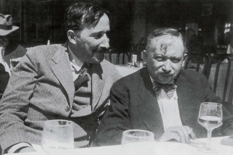 Fotografía de Stefan Zweig y Joseph Roth en Ostende, verano de 1936. Fotografía probablemente de Lotte Altmann, secretaria de Zweig.