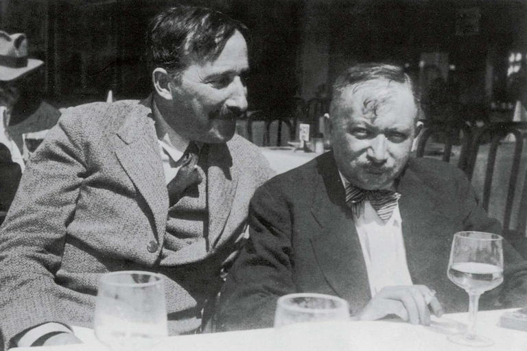 Fotografía de Stefan Zweig y Joseph Roth en Ostende, verano de 1936. Fotografía probablemente de Lotte Altmann, secretaria de Zweig.