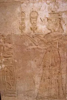 Relieve que representa a la reina Tausert. Templo de Amón (Amada), Nubia egipcia, 2007.