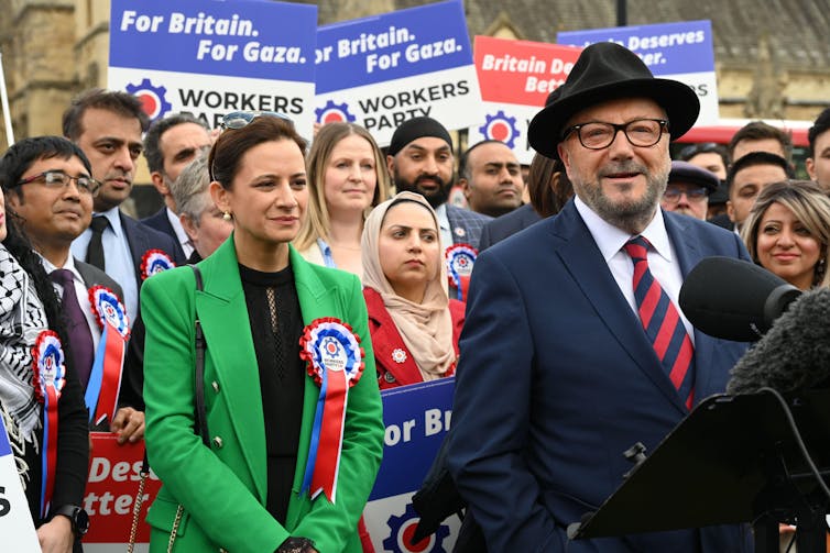 George Galloway e apoiadores do Partido dos Trabalhadores da Grã-Bretanha.