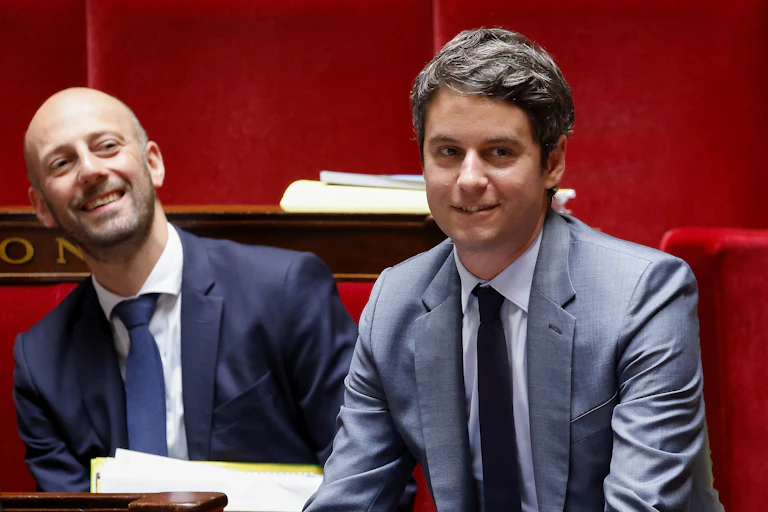 Le Premier ministre Gabriel Attal et le ministre de la Transformation et de la Fonction publics Stanislas Guerini à l'Assemblée nationale à Paris, le 3 juin 2024.