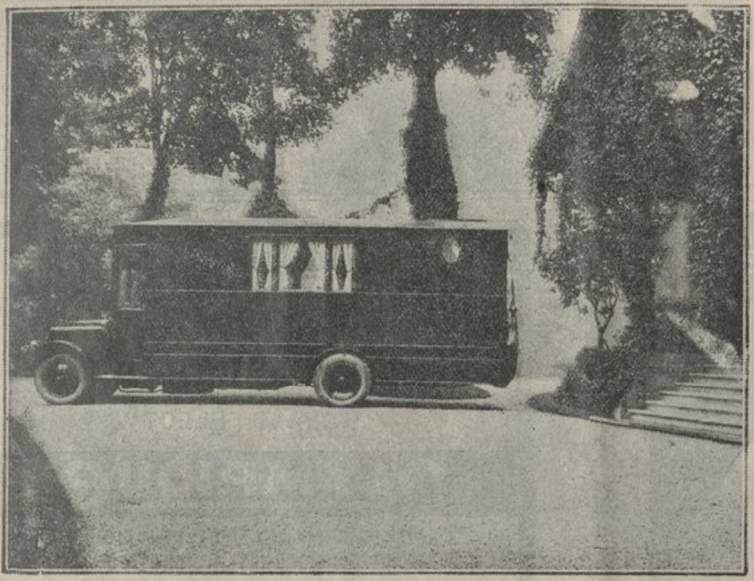 Une ancienne roulotte automobile exposée