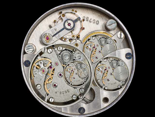 imagem dos mecanismos internos de um relógio