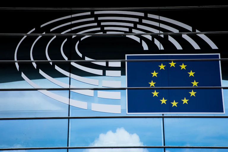 La façade du siège du Parlement européen à Bruxelles en Belgique