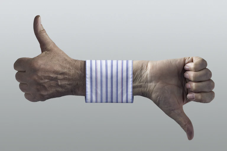 An image showing a thumbs-up and thumbs-down.