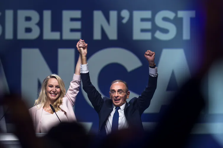 Éric Zemmour et Marion Marechal Le Pen sur scène au Zénith de Toulon le 6 mars 2022