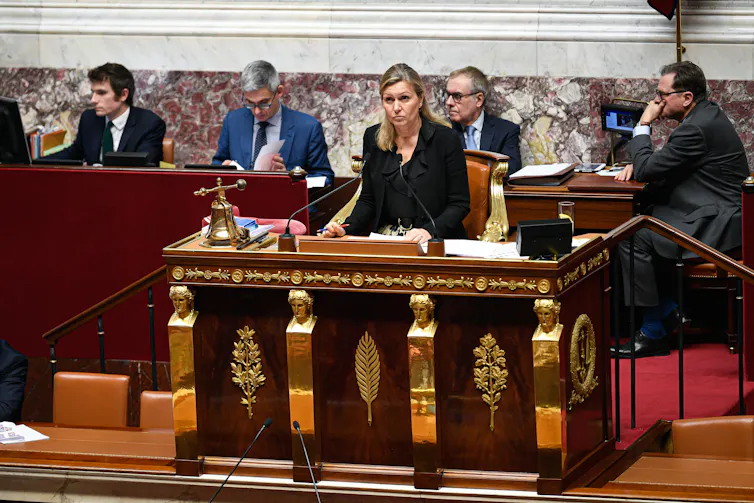 Yaël Braun-Pivet, présidente de l’Assemblée nationale de 2022 jusqu’à la récente dissolution, fût la première femme à occuper ce poste