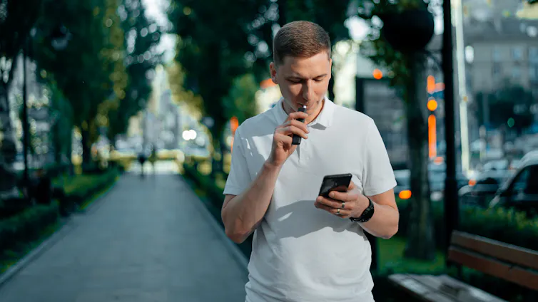 Man vapes