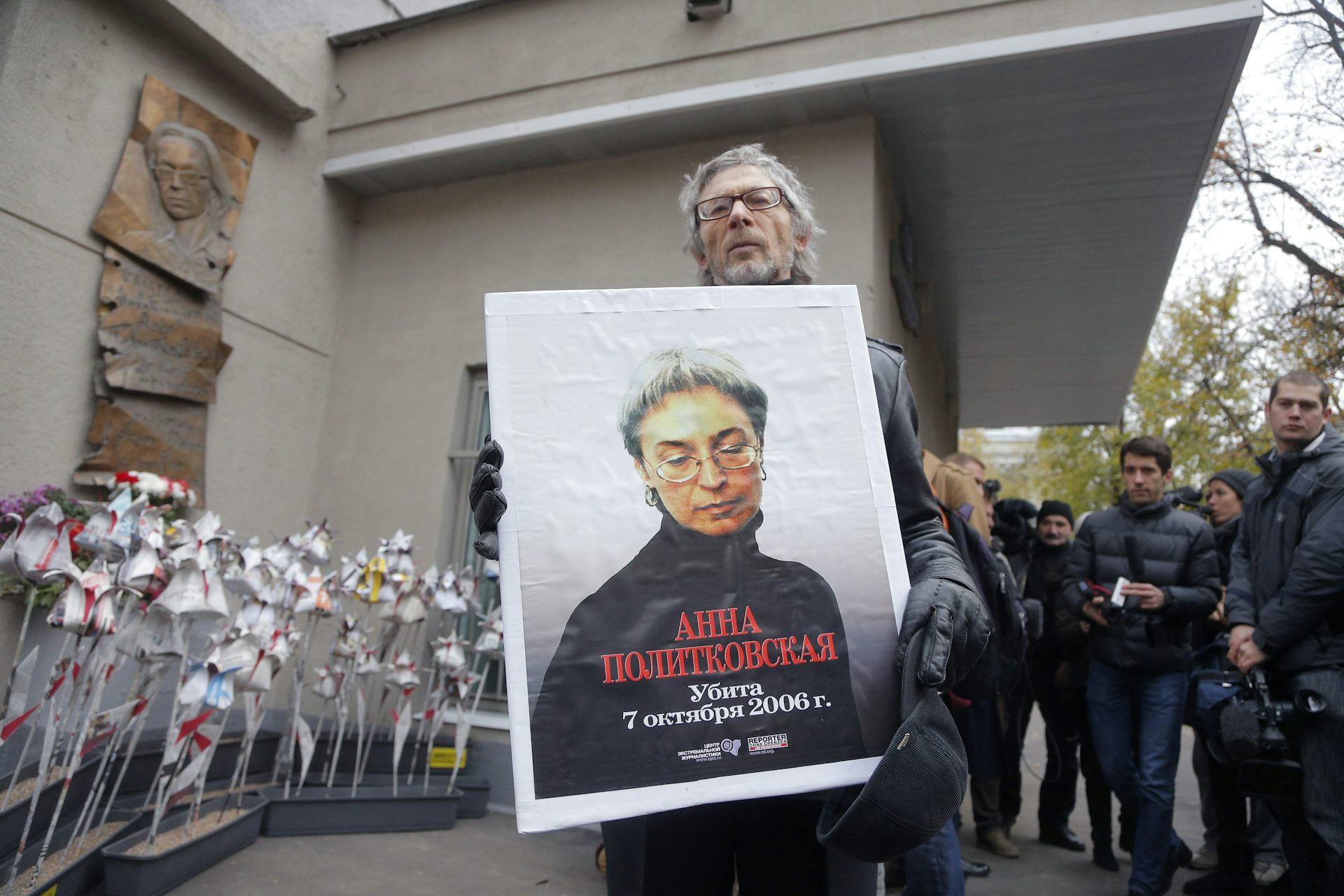 A man holds a picture of Russian journalist Anna Politkovskaya during a rally on the anniversary of her murder, in Moscow, Russia, 07 October 2014.