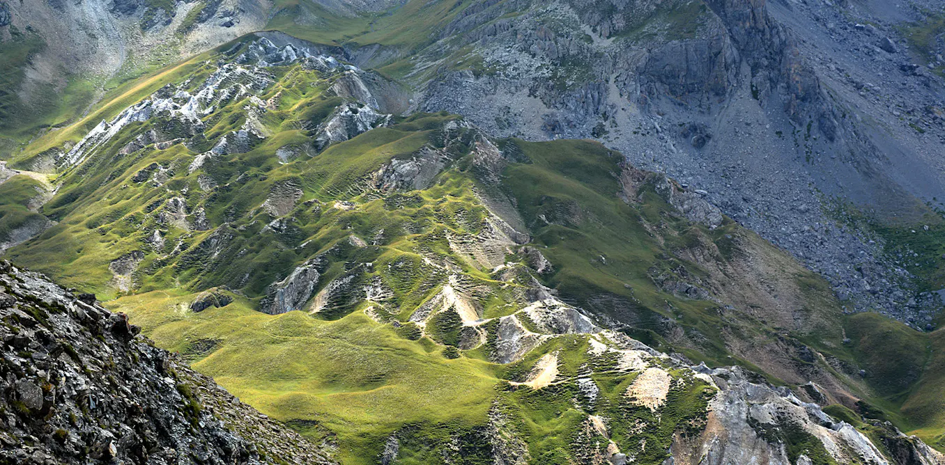 marbre en serpentinite et traces d’un océan en haut des montagnes marbre en serpentinite et traces d’un océan en haut des montagnes