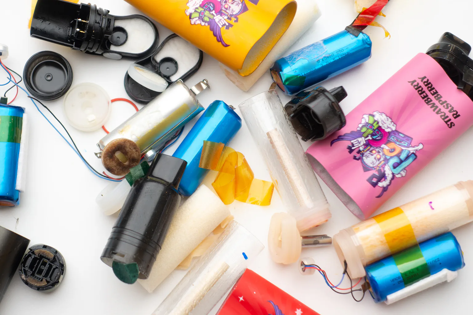 What's really inside vapes? We pulled them apart to find out What's really inside vapes? We pulled them apart to find out