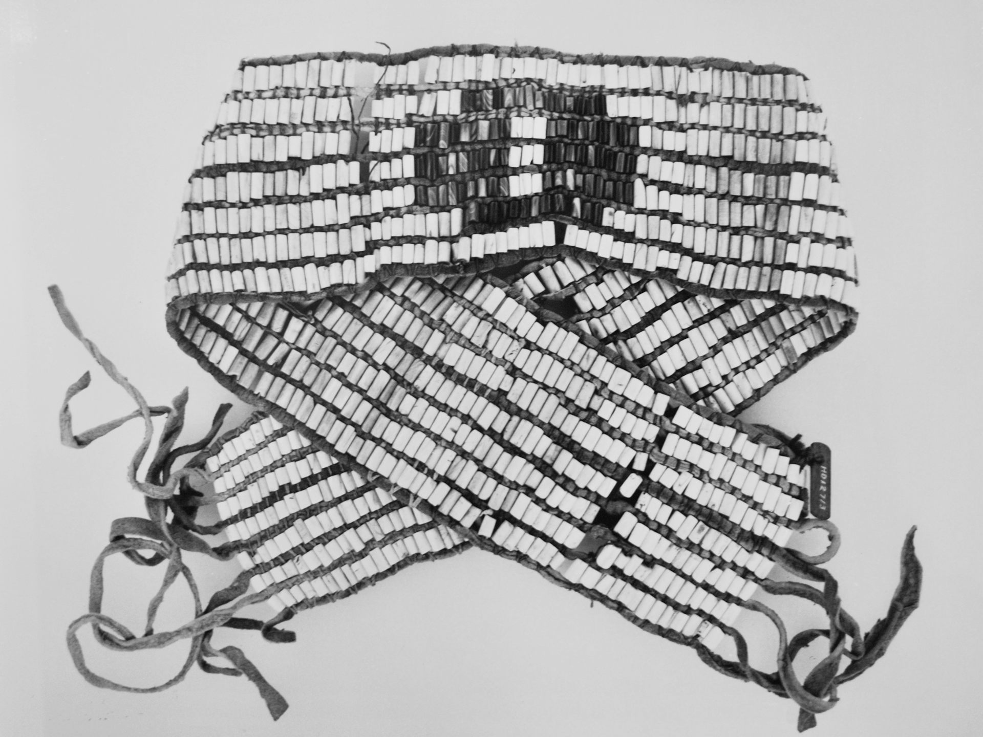  A belt woven with six rows of bead. 