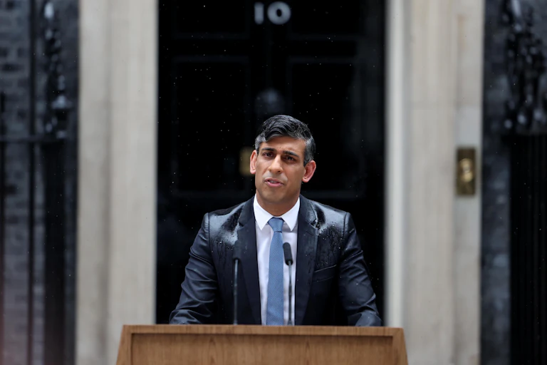 Sunak outside the door to Number 10