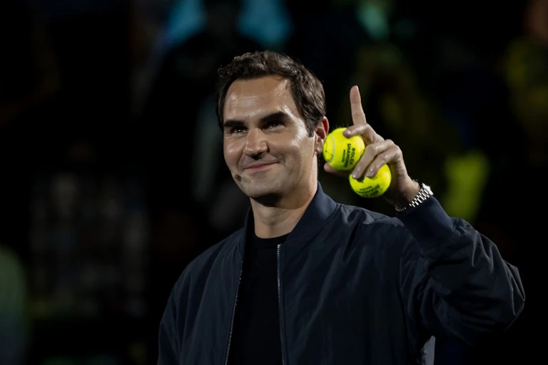 Roger Federer holding tennis balls