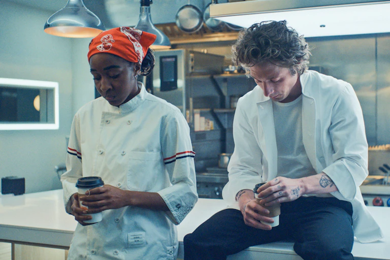 Sydney Adamu and Carmen Berzatto in The Bear.