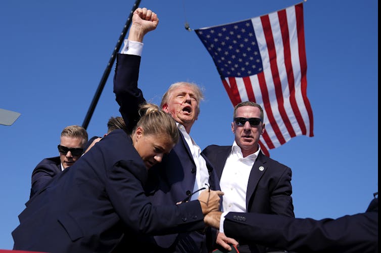 Donald Trump es rodeado por agentes del Servicio Secreto de Estados Unidos