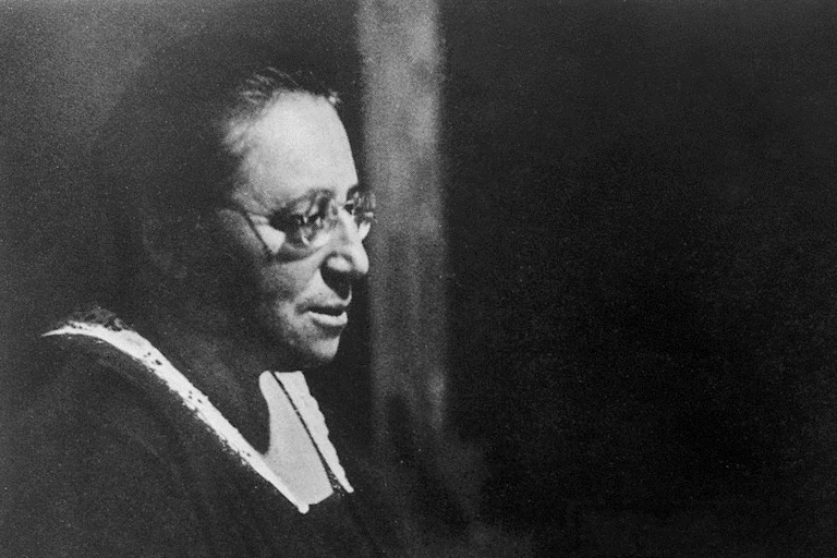 Portrait noir et blanc d'Emmy Noether