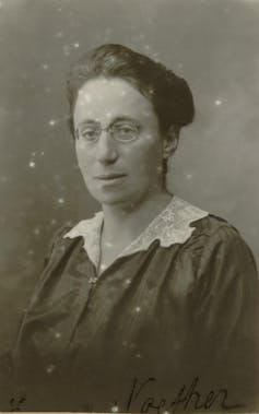 Photographie en noir et blanc d’Emmy Noether