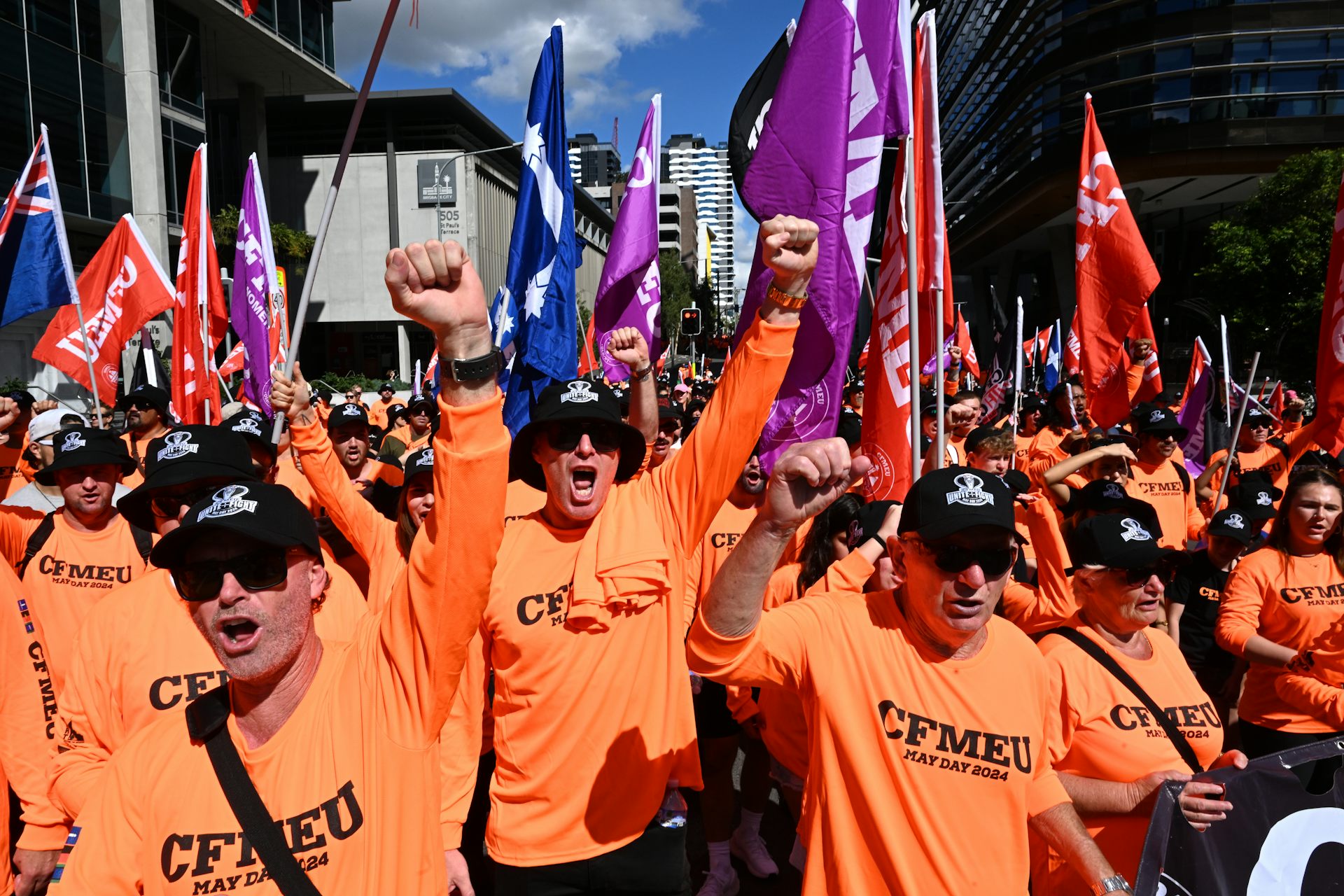 CFMEU-backed plastering firm with bikie links won prison and housing contracts
