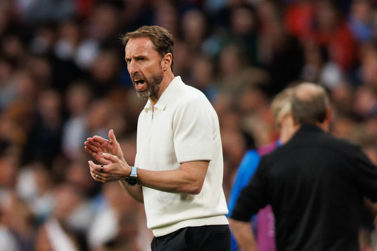 Gareth Southgate clapping
