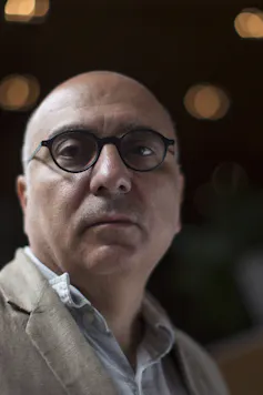 A man in a suit and glasses.