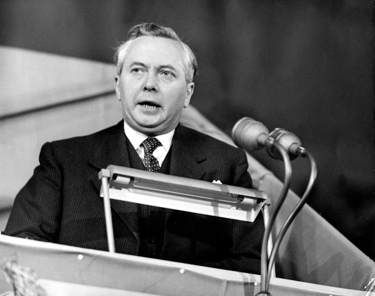 Harold Wilson fazendo um discurso