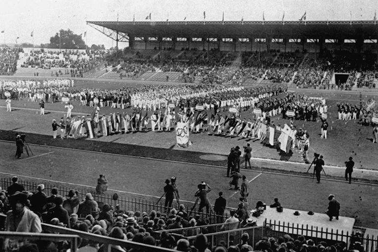 A scene from the opening ceremony of the 1924 Olympic games in _aris.