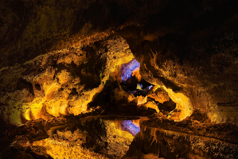 https://www.shutterstock.com/es/image-photo/discover-underground-marvel-cueva-de-los-2468043193
