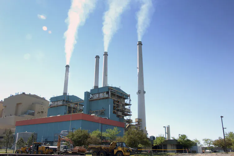 coal plant emits steam