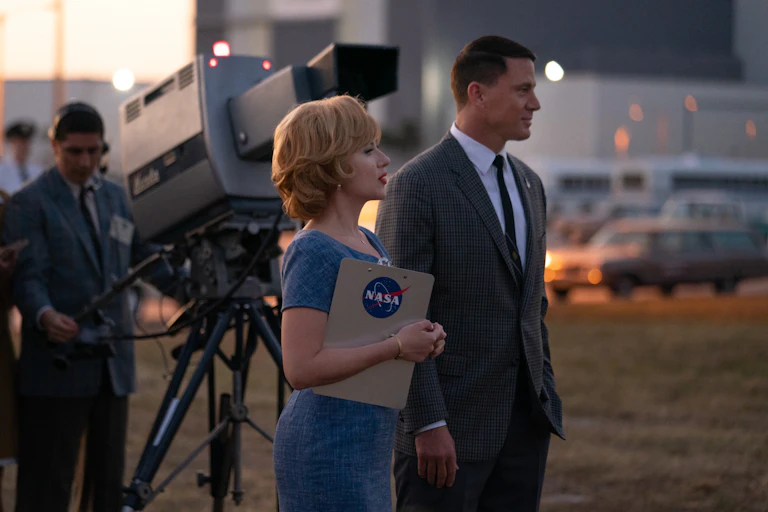 Kelly Jones (Scarlett Johansson) and Cole Davis (Channing Tatum) in Fly Me to the Moon.