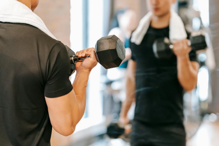 A man working out in a gym.