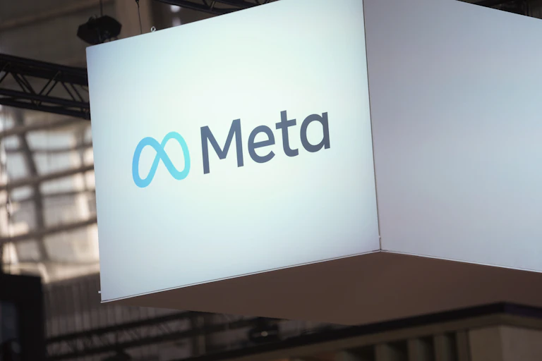 White box containing Meta logo