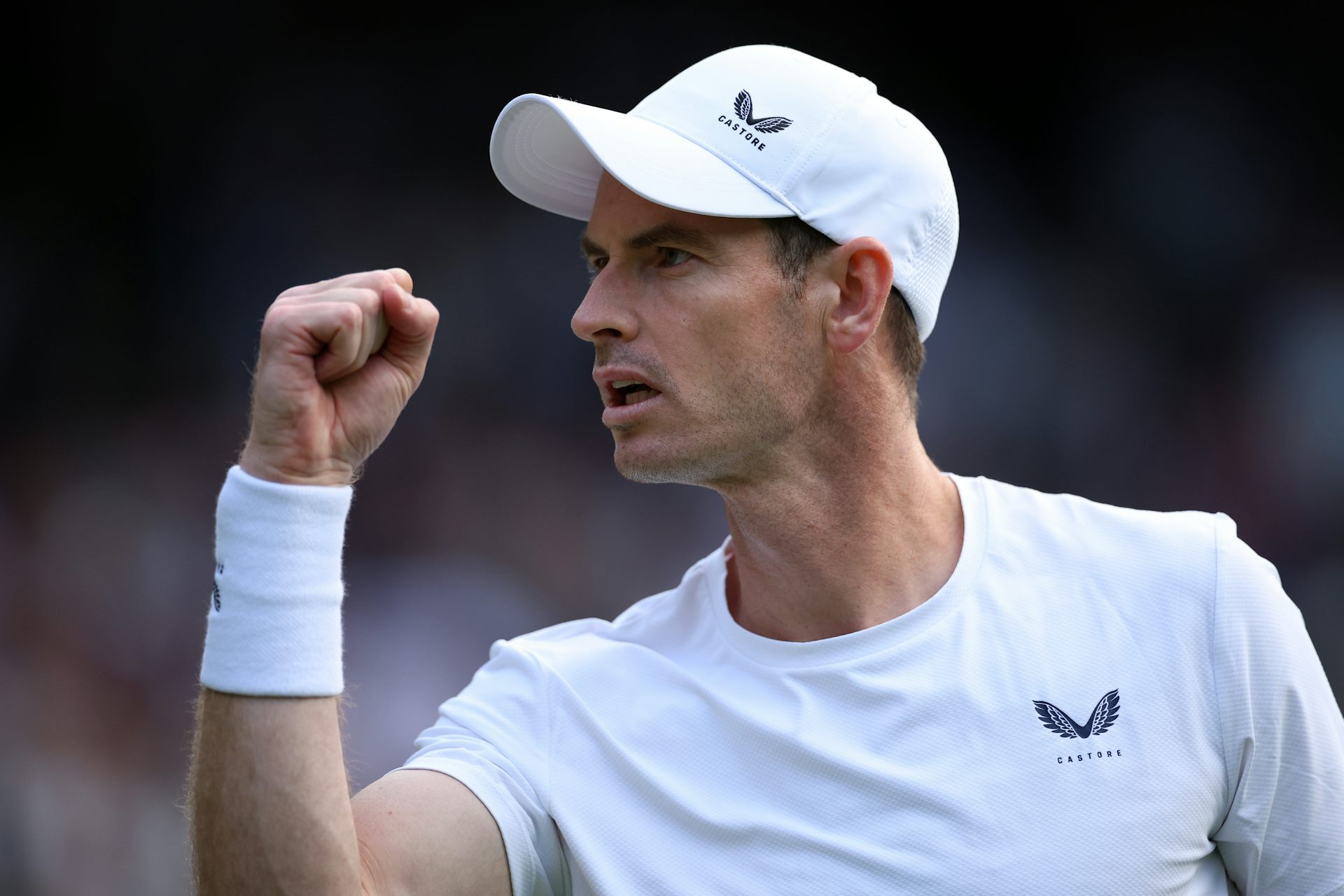 Murray raising his fist in celebration