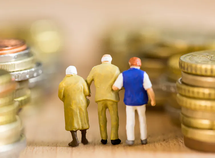 España y la reforma de su sistema de pensiones: una tirita pequeña para una herida enorme España y la reforma de su sistema de pensiones: una tirita pequeña para una herida enorme