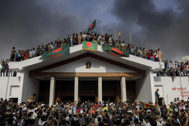 People surrounding former PM's house.