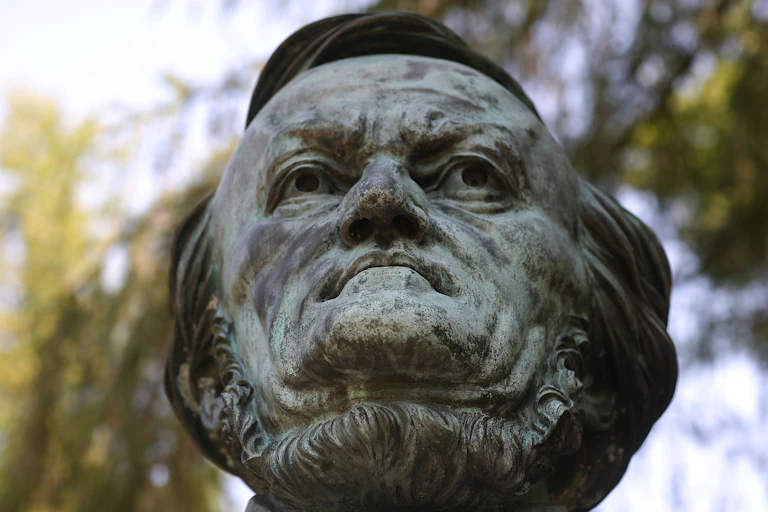 Closeup of a statue of Wagner