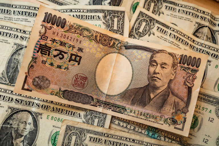 Yen bill on top of US dollars