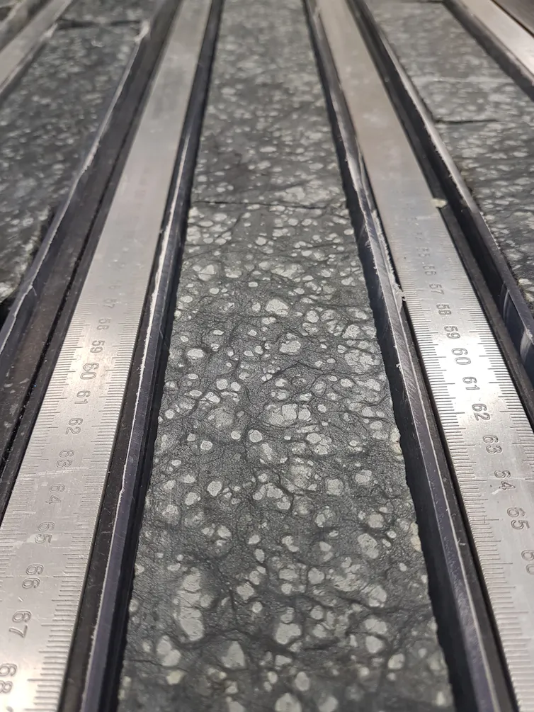 Core samples of mantle rocks aboard the JOIDES Resolution during IODP Expedition 399
