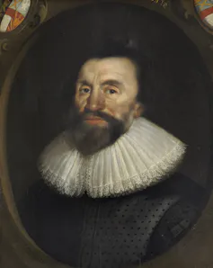 A man in an Elizabethan ruff.