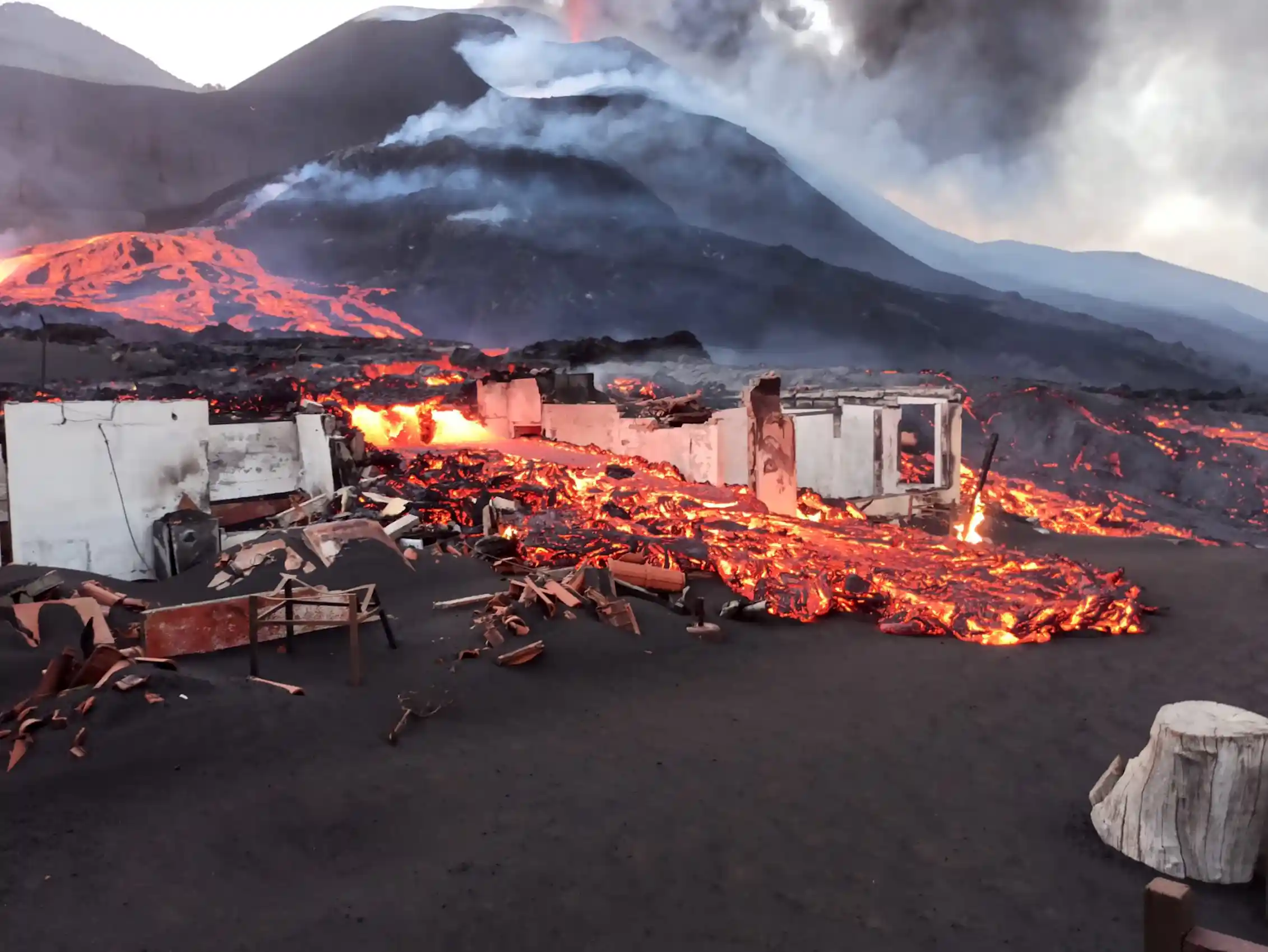 Crystals hold a secret history of volcanoes – and clues about future ...