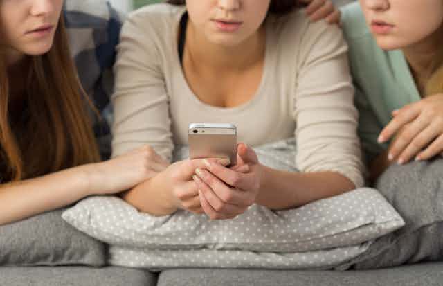 Por qué los adolescentes no hablan con los adultos de sus problemas en internet