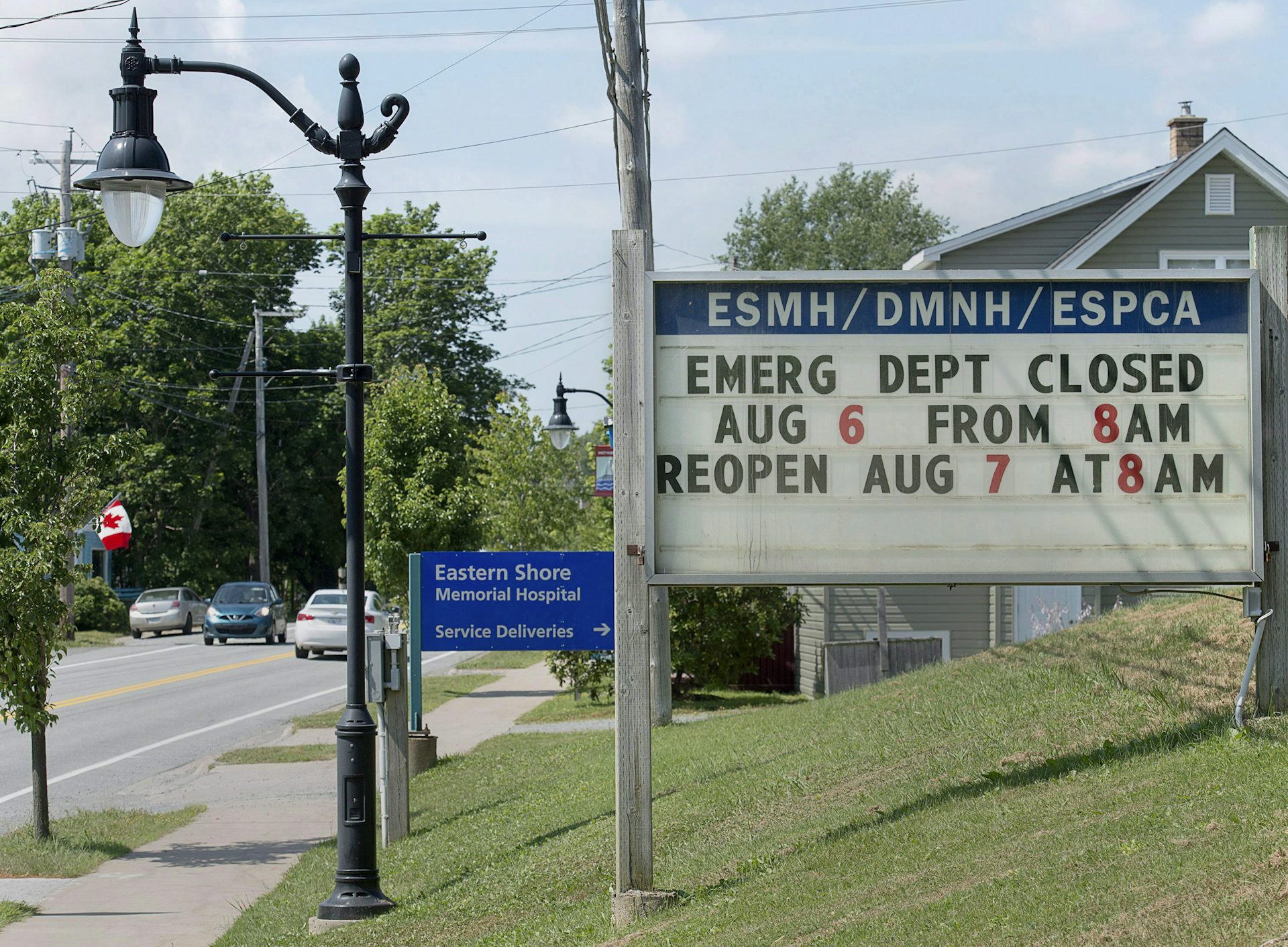 A sign in front of an emergency ward warns of overnight closures.