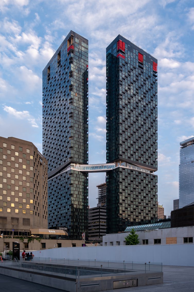 Tours à condos modernes