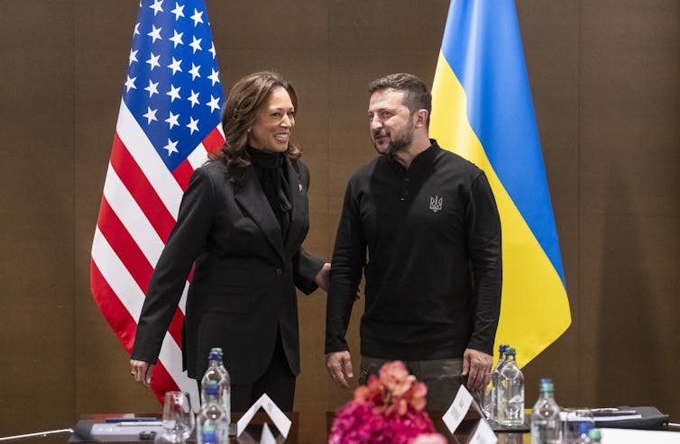 US vice-president Kamala Harris and Ukrainian president Volodymyr Zelensky infront of their national flags.