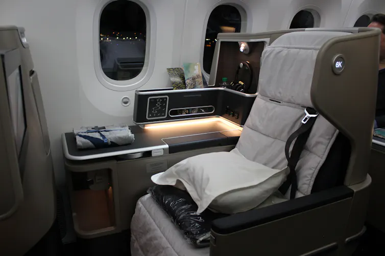 business class seat on qantas plane