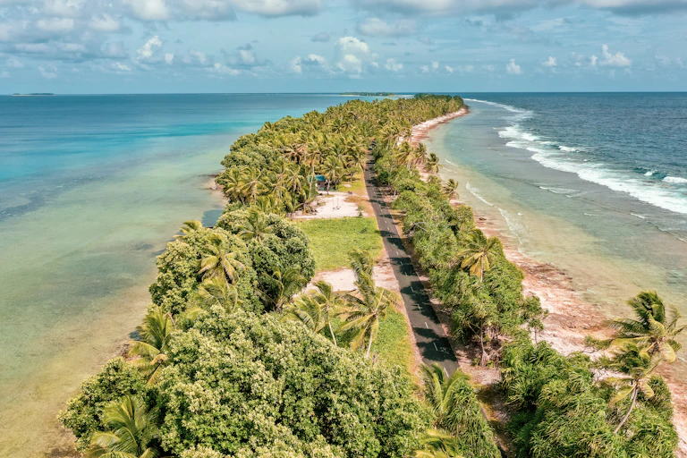 narrow pacific island ocean both sides