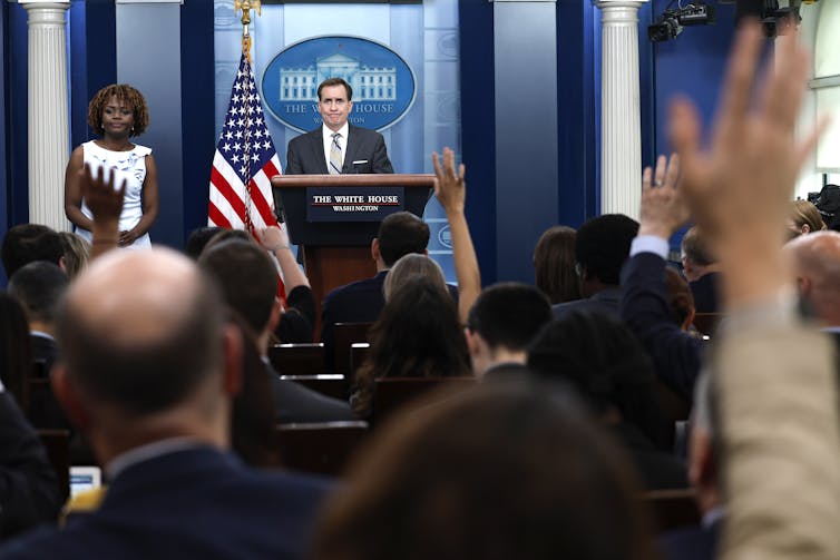 White House press briefing with many hands raised