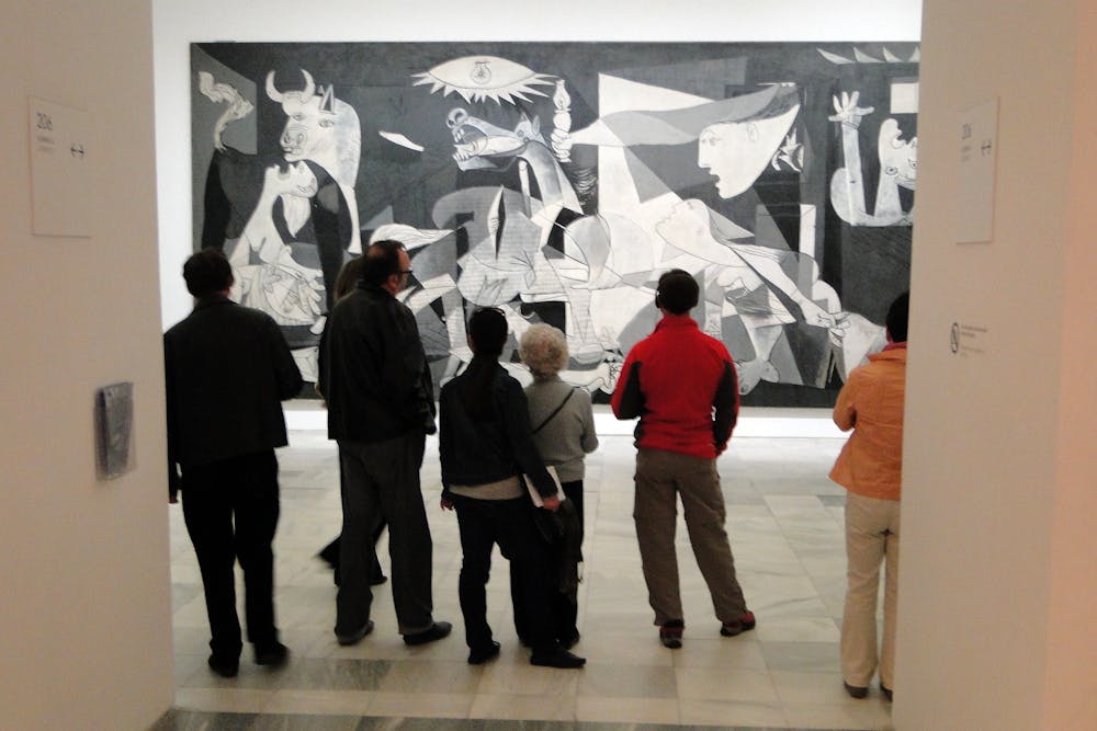 Guernica của Picasso tại Museo Reina Sofia của Madrid. 