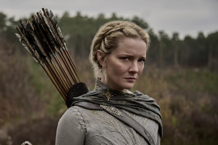 Galadriel with arrows on her back.