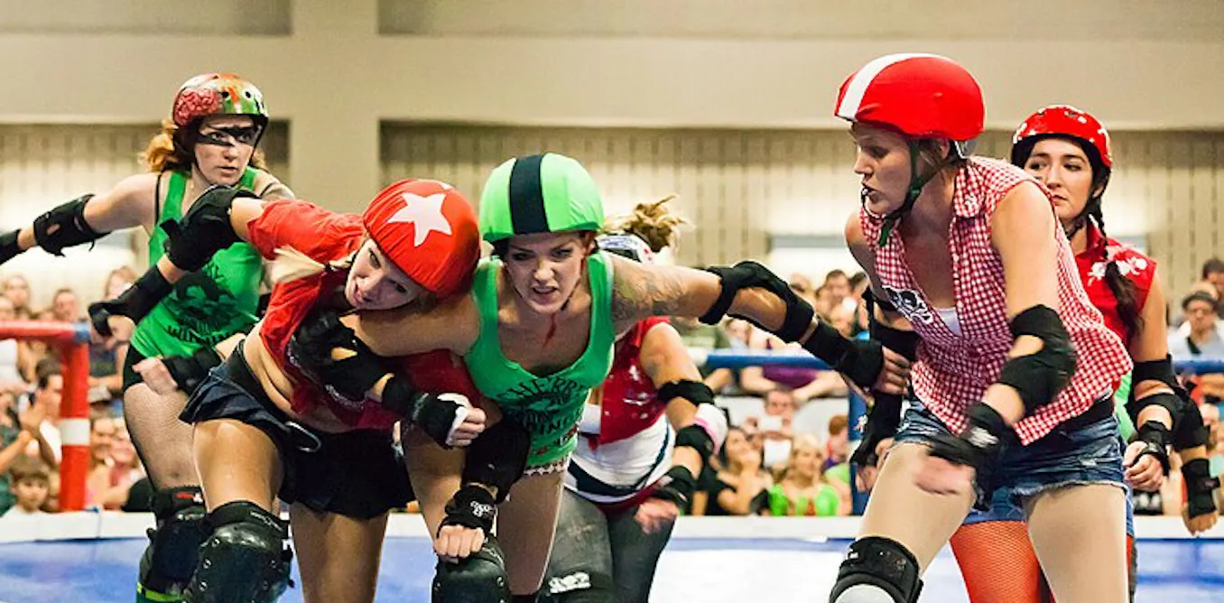 Le roller derby, un sport féminin spectaculaire et impertinent Le roller derby, un sport féminin spectaculaire et impertinent